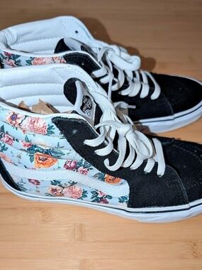 ☘️ Vans Sk8-Hi Floral High-Top Sneakers Black & White US 8.5 Womens